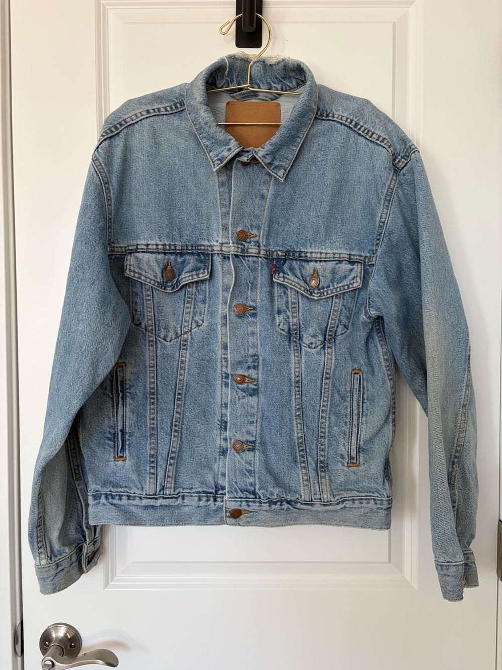 Vintage Levi’s Denim Trucker Jacket Distressed Frayed Collar Made in USA